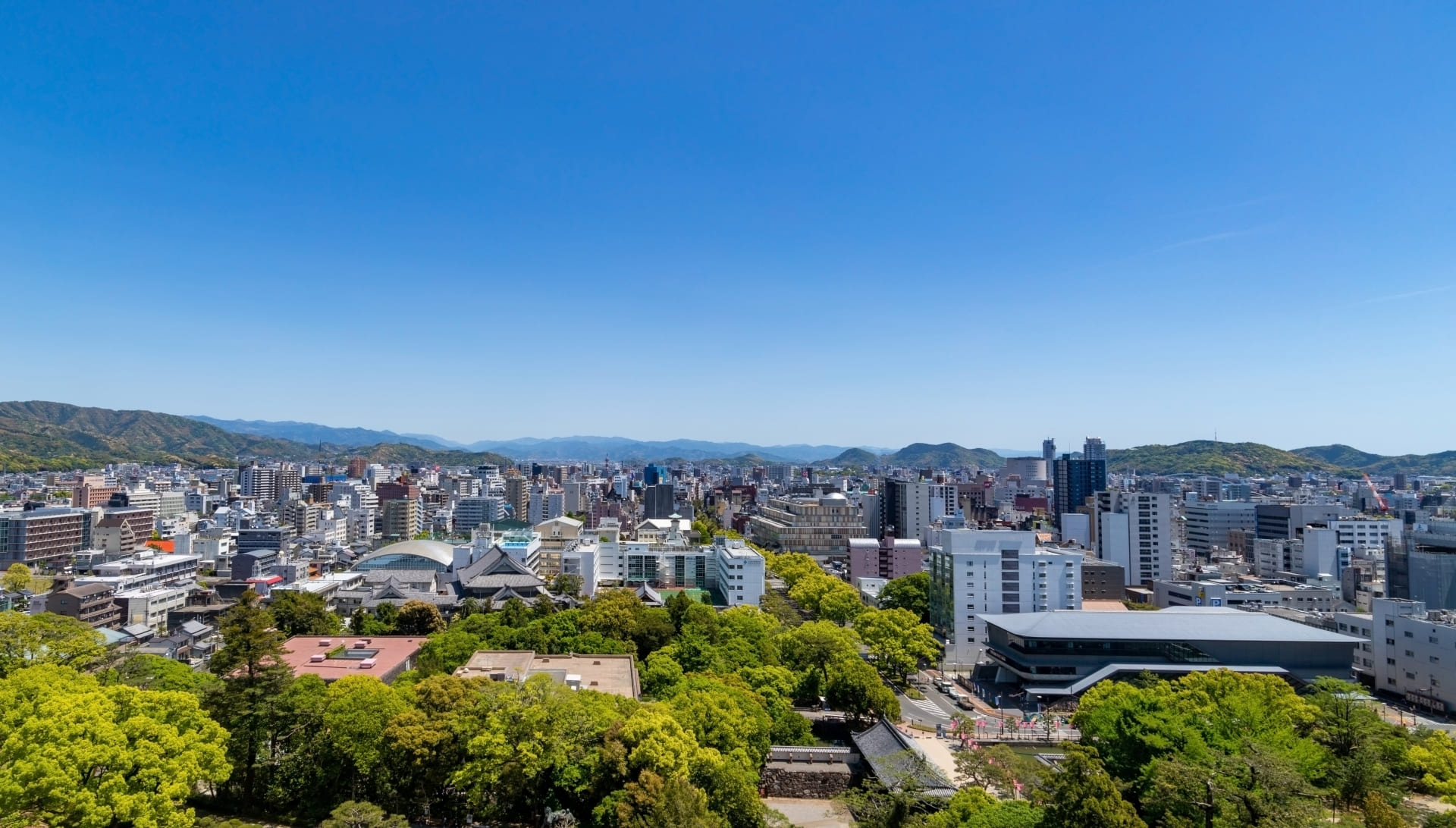 Panoramic view of Kochi cityscape with mountains in the background